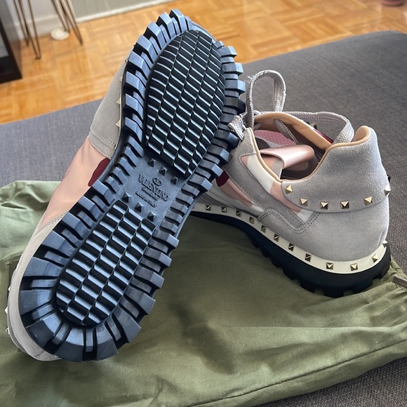 Valentino pink camouflage sneakers. - Picture 4 of 4